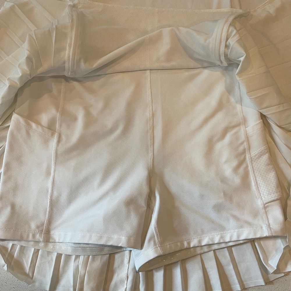 NWOT Athleta MEDIUM Advantage Skirt/Skort